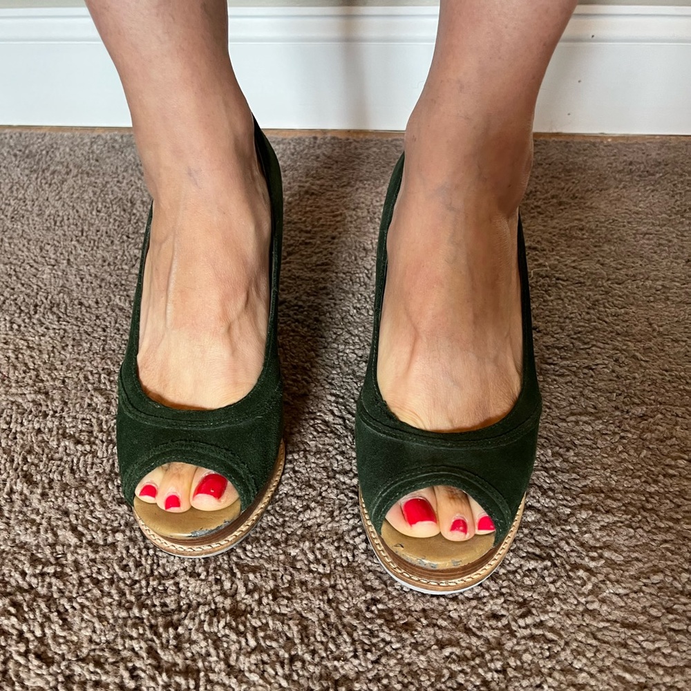 Steve Madden peep toe wedge.